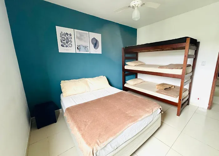 Aconchegante apartamento no Guarujá c ar na Enseada