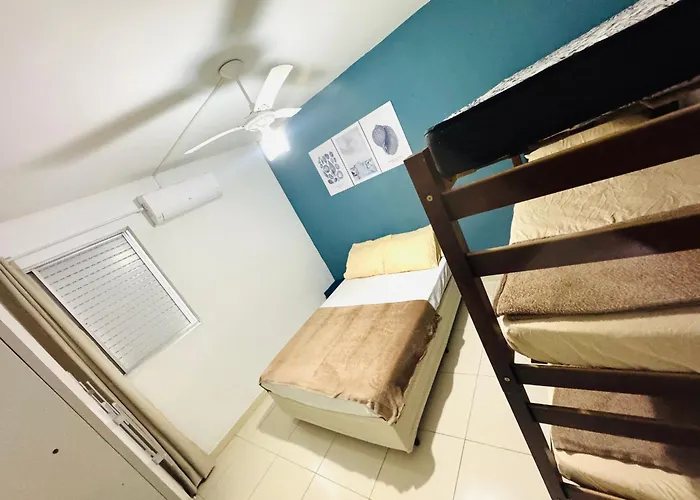 Aconchegante apartamento no Guarujá c ar na Enseada